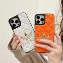 アディダスブランドiphone14ケースAdidas ソフトレザー 高品質 iphone14plus/14pro maxケース耐衝撃 超軽量 アイフォン13/13pro/13pro maxカバーレディースメンズ iphone12/11/12pro maxケース