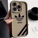 Adidas アディダスiphone15 plus 14 16 17pro max 16eケースブランドコピーメンズアイフォン17 pro 16e 15/14/13/ 12 pro maxケースパロディーハイブランドアイフォン17e 16 15 14 ケーストランク型ブランド携帯ケースiphone17 16e 16 15 pro max 14plus/13 pro maxケース手帳型