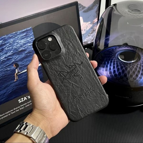 ARC'TERYX アークテリクス韓国風iphone 16/14/13/15/ airケースレディース斜め掛けiphone15 plus 14 16 17pro max 16eケースブランドコピーメンズ アイフォン17 pro 16e 15/14/13/ 12 pro maxケースパロディブランド携帯ケースiphone17 16e 16 15 pro max 14plus/13 pro maxケース手帳型
