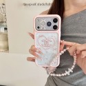 Chanel シャネルハイブランドiphone ultra/18pro max/17/16pro/17e 15plusカバーダブル C モチーフ パールストラップ付き iPhone iphone 18pro/16/14/17/15/ airケース かわいい女性向けレディースシャネルiphone15 plus 18 16 17pro max 16eケースブランドコピー