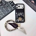 Dior ディオールiphone 18pro max18pro/16/14/17/15/ airケース背面カードポケット付きスカーフチェーンスマホケースiphone15 plus 18 16 17pro max 16eケースブランドコピーメンズハイブランドアイフォン18pro max 17e 16 15 14 ケーストランク型ブランド携帯ケースディオールiphone18 17 16e 16 15 pro max 14plus/13 pro maxケース