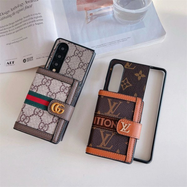 GUCCI - 【新品/未使用】♡GUCCI♡ iPhone7ケース ヘビ柄プリント 32021025.jpg