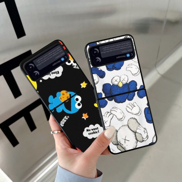 カウズブランドgalaxy z flip4ケースかっこいい 高品質 ギャラクシー Z flip4カバー 男女兼用人気 Galaxy Zflip4ケース激安