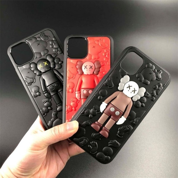 Kaws カウズハイブランドiphone14pro/16e 15plusカバーiphone15 plus14 16 pro max 16eケースブランドコピーメンズ アイフォン16e 15/14/13/ 12 pro maxケースパロディーハイブランドアイフォン16 15 14  16eケーストランク型