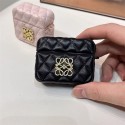 LOEWE ロエベハイブランドairpods pro3 4 3 2ケースブランドエアーポッズ プロ3 プロ2ケース落下防止airpods pro2 4 3 2 1ケースブランドメンズハイブランドエアーポッズプロ3 3 4ケースジャケット