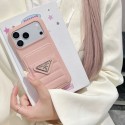Prada プラダハイブランドiphone ultra/18pro max/17/16pro/17e 15plusカバー韓国風iphone 18pro/16/14/17/15/ airケースレディース斜め掛けハイブランドアイフォン18pro max 17e 16 15 14 ケーストランク型ブランド携帯ケースiphone18 17 16e 16 15 pro max 14plus/13 pro maxケース手帳型