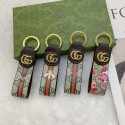 グッチブランドGucci 革キーホルダー レディース キーチェーン キータグ 長方形 バッグチャーム メンズ キーループ キーリング  家 車 PUレザー 丈夫 おしゃれ