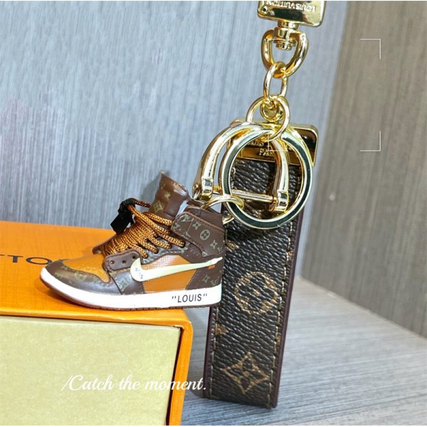 ルイヴィトン風 モノグラム ミニスニーカー キーホルダー ブランド LVキーリング レザーストラップ付き バッグチャーム 車キー 鍵 おしゃれ プレゼント