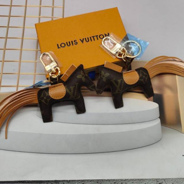 ハイブランドLV 馬 キーホルダー 1個 PU革製 ルイヴィトンバッグチャーム 大人可愛い キーリング 個性デザイン うま かわいい おしゃれ 飾り 馬デザインチャーム カバン用 キーリング アクセサリー 旅行 子供 レディース メンズ