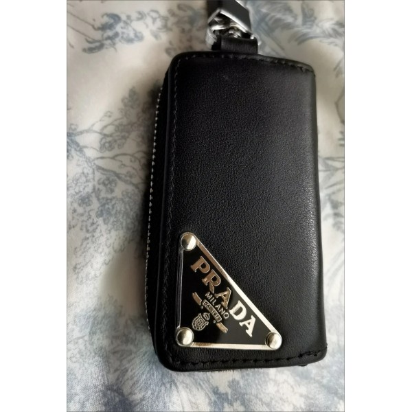 Prada プラダパロディ キーケース ブランド キーホルダー キー収納ケース キーカバー カー用品 人気 レザーキーケース 高級感 黒色 キーホルダー付き 車キー 小物収納に