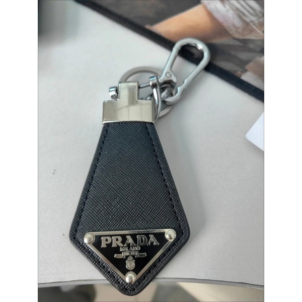 ブランド プラダ キーホルダー PRADA サフィアーノレザー キーホルダー ブラック キーリング バッグチャーム 人気 お洒落 高級感