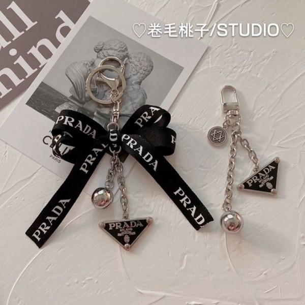 プラダ PRADA風 キーホルダー リボン付き ベル付き ブランド バッグチャーム 車キーホルダー おしゃれ プレゼント ブランド風 ロゴ トライアングル キーリング