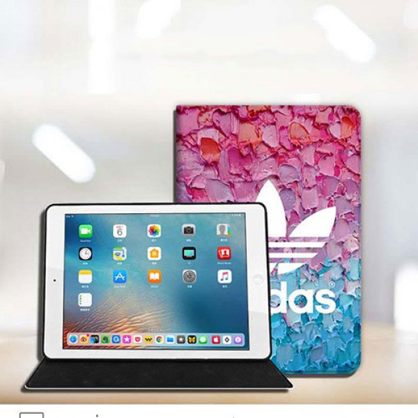 スポーツ風 Adidas iPad air 4 10.8inch/iPad 8 10.2inch 激安 手帳型カバー ブランドパロディ アイパッド エア 2020ケース 新型 防塵 耐衝撃 おしゃれ 可愛い メンズ レデイーズ 送料無料 激安 通販 在庫あり