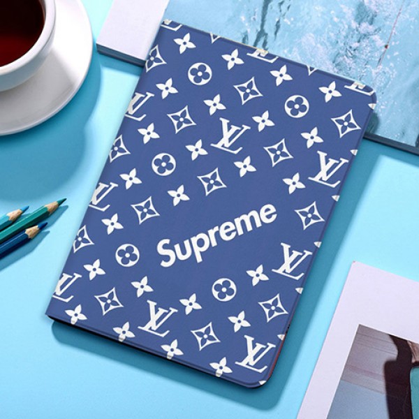 ルイヴィトン シュプリーム  コラボ  iPad air 4 10.8inch/iPad 8 10.2inch 2020ケース ブランド メンズ レディース  LV 激安 Supreme 手帳型カバー パロディ アイパッド エアケース 高級感  韓国 おしゃれ