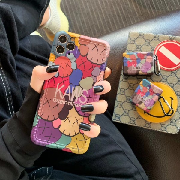 KAWS iphone 12/11/11 pro/11pro maxケース かわいい TPU 人気 カバー スーツケース airpods pro1/2ケース かっこいい アイフォンx/xs/xr/8/7カバー 耐衝撃 防塵 創意 カップル  プレゼント