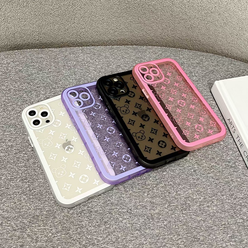 カウズiphone13pro/13promaxカバー透明ソフトカバー