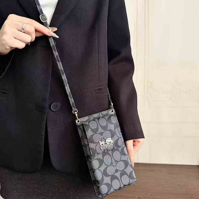 Coachアイフォン17 15 16e 16pro max 17air カバー