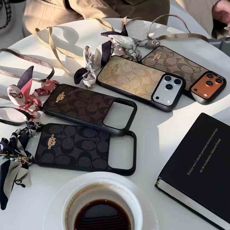 Coach携帯ケースiphone17 16e 16 15 pro max 14plusケース