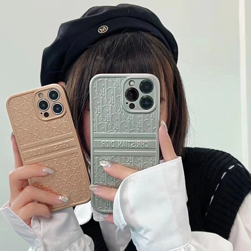 ディオールiphone13pro/13promaxケースエンボス立体ロゴ加工