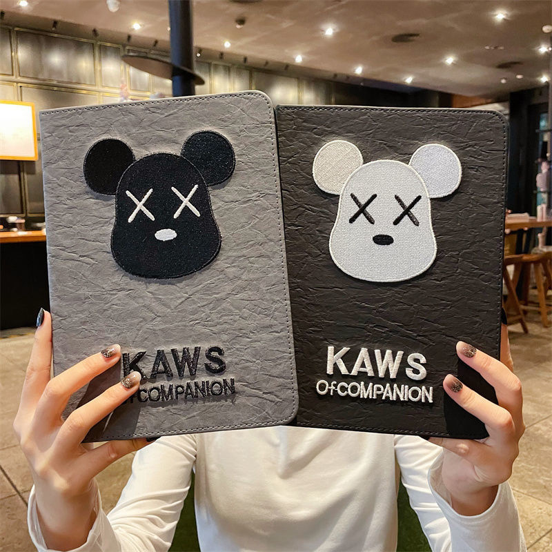 カウズブランドipad2021保護カバーかわいいクマ柄