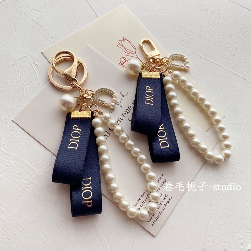 ディオールキーリング 少女風