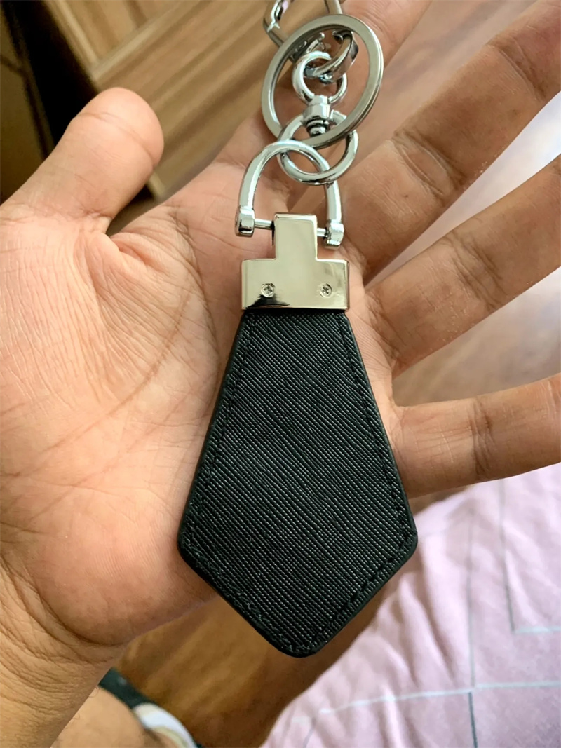 プラダ高級キーリング